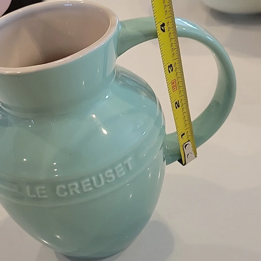 Like New Le Creuset Cool Mint Pitcher